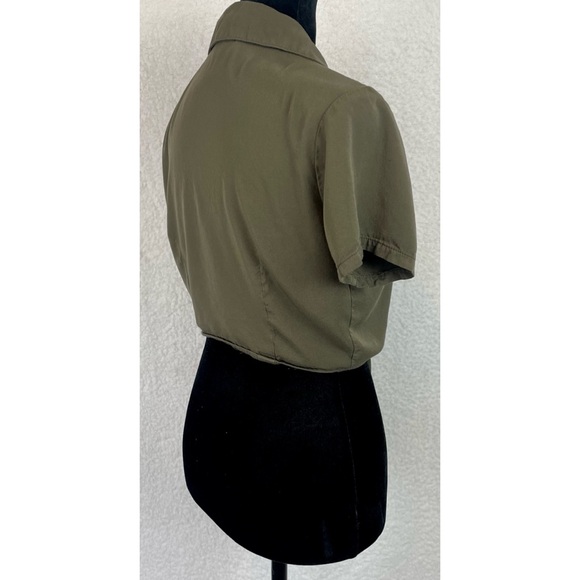 AMERICAN APPAREL • Army Green Tie Front Button-Up Cropped Top - Picture 7 of 16